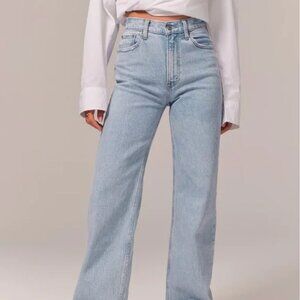 Abercrombie & Fitch Relaxed Fit High Rise Jeans Size 28 Light Wash